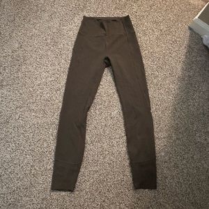 Lululemon Women’s Leggings size 4. 25”